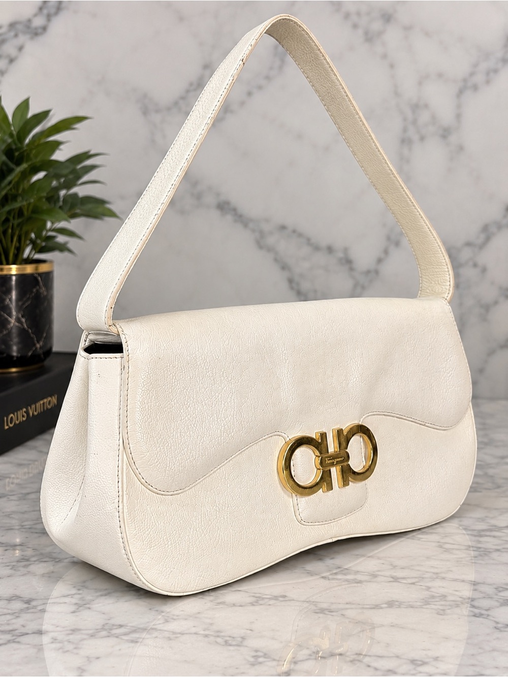 Vintage Salvatore Ferragamo Gancini Ivory Leather Shoulder Bag Gold Hardware - Picture 2 of 5
